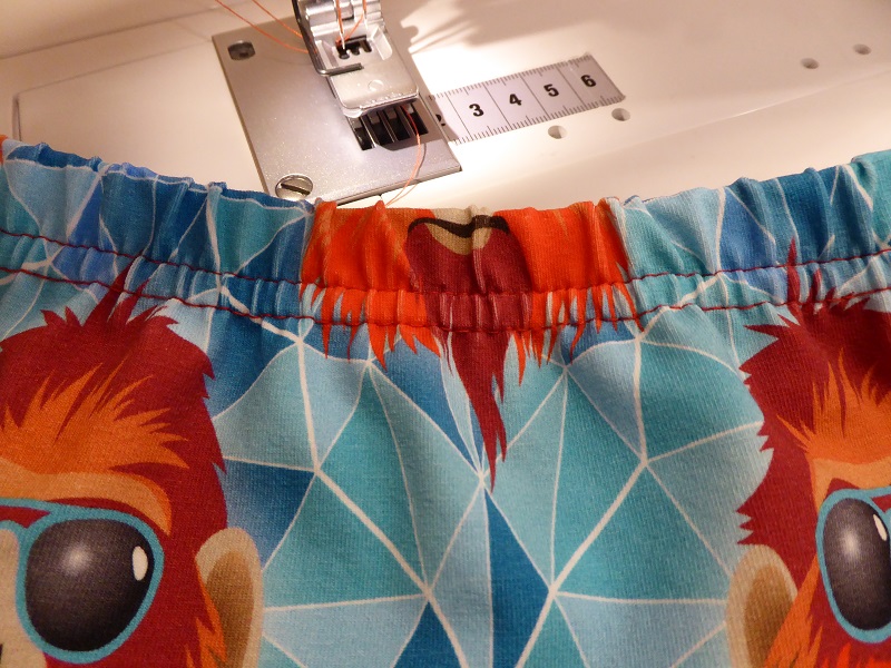 finished_waistband_elastic_topstitched.jpg finished_waistband_elastic_topstitched.jpg
