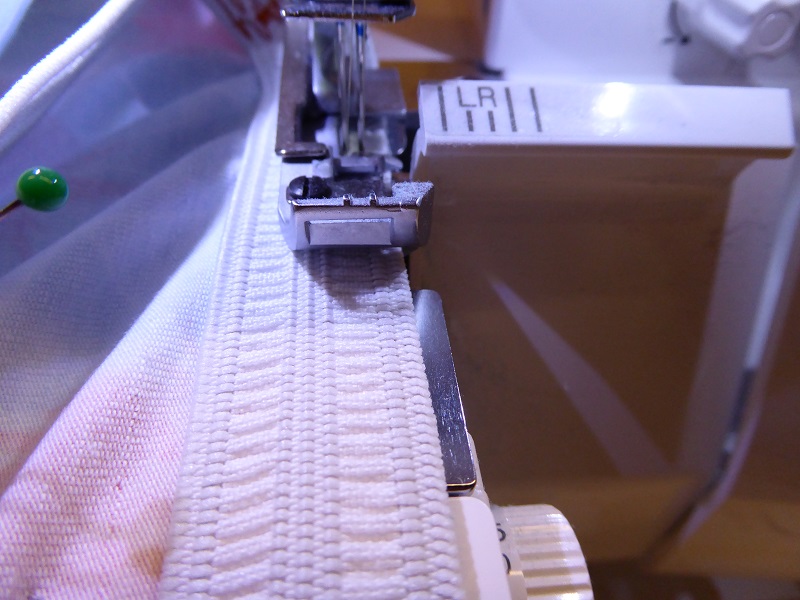 stretching_elastic_to_match_fabric.jpg stretching_elastic_to_match_fabric.jpg